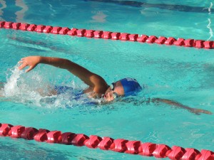 Freshman Alisa Takahashi wins first place in the 500 free race